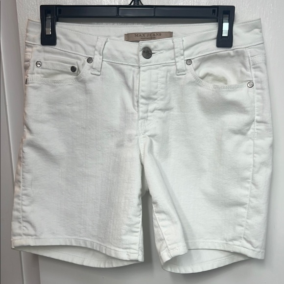 Max Jeans Pants - 81. Max Jeans, white Denim shorts, size 2, 5 pockets, 7” inseam, 8” rise EUC
